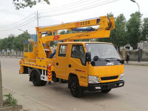 江鈴雙排13.3米上藍(lán)牌高空作業(yè)車